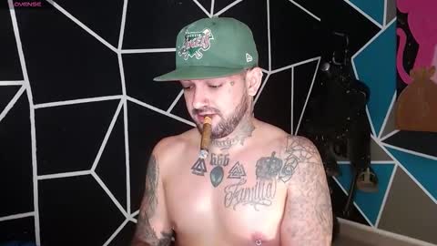 nicolas online show from 10-28-25, 02:26