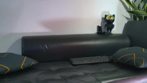 Snapshot of nicolas_veiny chatting on 11-18-25, 10:03 Nicolas online show from 11-18-25, 10:03