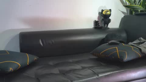 Snapshot of nicolas_veiny chatting on 11-19-25, 08:53 Nicolas online show from 11-19-25, 08:53