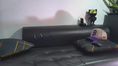 Snapshot of nicolas_veiny chatting on 11-21-25, 02:10 Nicolas online show from 11-21-25, 02:10