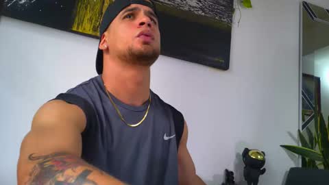 Snapshot of nicolas_veiny chatting on 12-19-25, 10:17 Nicolas online show from 12-19-25, 10:17