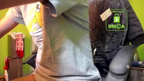 Snapshot of nicolasguy chatting on 01-09-25, 08:34 L. Nicolas online show from 01-09-25, 08:34