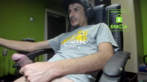 Snapshot of nicolasguy chatting on 01-26-25, 04:09 L. Nicolas online show from 01-26-25, 04:09