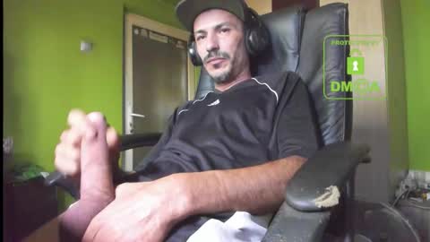 Snapshot of nicolasguy chatting on 09-20-25, 05:19 L. Nicolas online show from 09-20-25, 05:19