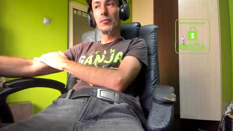 Snapshot of nicolasguy chatting on 11-14-25, 07:40 L. Nicolas online show from 11-14-25, 07:40