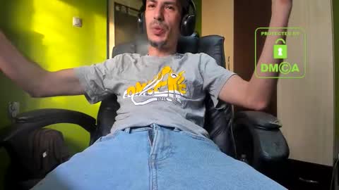 Snapshot of nicolasguy chatting on 11-17-25, 06:19 L. Nicolas online show from 11-17-25, 06:19