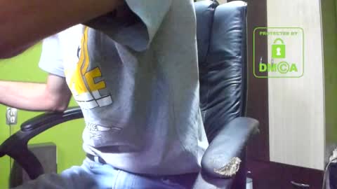 Snapshot of nicolasguy chatting on 11-19-25, 06:02 L. Nicolas online show from 11-19-25, 06:02