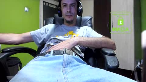 Snapshot of nicolasguy chatting on 11-21-25, 04:22 L. Nicolas online show from 11-21-25, 04:22