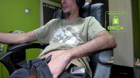 Snapshot of nicolasguy chatting on 12-04-25, 05:50 L. Nicolas online show from 12-04-25, 05:50