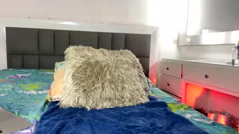 Snapshot of nicolaskan chatting on 10-22-25, 01:44 Nicolas online show from 10-22-25, 01:44