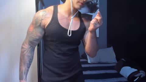 Snapshot of nicolasmuscle chatting on 12-20-25, 04:36 Andres online show from 12-20-25, 04:36