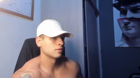 Snapshot of nicolasmuscle chatting on 01-07-26, 05:59 Andres online show from 01-07-26, 05:59