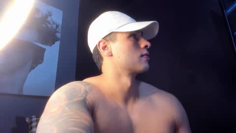 Snapshot of nicolasmuscle chatting on 01-09-26, 06:31 Andres online show from 01-09-26, 06:31