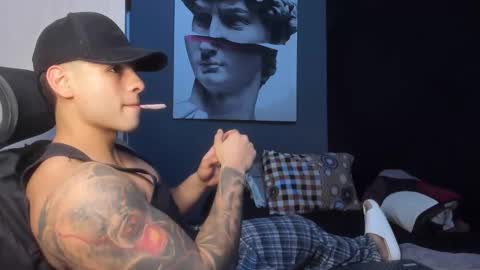 Snapshot of nicolasmuscle chatting on 01-15-26, 10:35 Andres online show from 01-15-26, 10:35