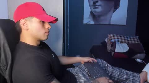 Snapshot of nicolasmuscle chatting on 01-18-26, 06:23 Andres online show from 01-18-26, 06:23