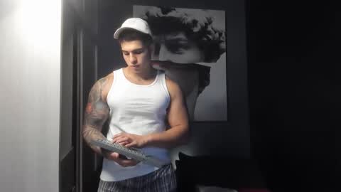 Snapshot of nicolasmuscle chatting on 02-11-26, 04:45 Andres online show from 02-11-26, 04:45