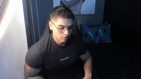 Snapshot of nicolasmuscle chatting on 02-12-26, 05:30 Andres online show from 02-12-26, 05:30