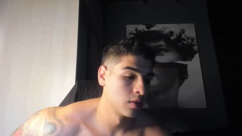 Snapshot of nicolasmuscle chatting on 02-14-26, 04:37 Andres online show from 02-14-26, 04:37