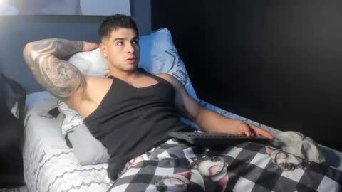 Snapshot of nicolasmuscle chatting on 02-22-26, 03:29 Andres online show from 02-22-26, 03:29