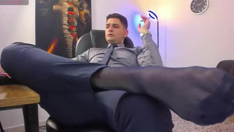 Nicolas Fellener online show from 10-12-25, 05:39