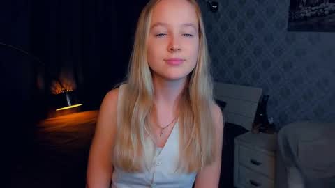 Snapshot of nicolavanderbie chatting on 09-08-25, 06:18 Nicoletta online show from 09-08-25, 06:18