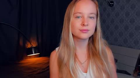 Snapshot of nicolavanderbie chatting on 09-09-25, 06:07 Nicoletta online show from 09-09-25, 06:07