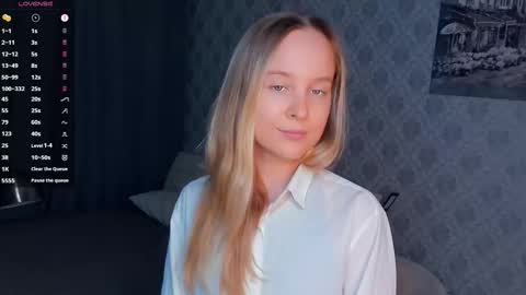 Snapshot of nicolavanderbie chatting on 09-25-25, 06:00 Nicoletta online show from 09-25-25, 06:00