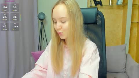 Nicoletta online show from 11-24-25, 07:02