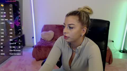 Snapshot of nicole___19 chatting on 09-20-25, 04:41 Nico online show from 09-20-25, 04:41