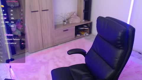 Snapshot of nicole___19 chatting on 11-17-25, 08:47 Nico online show from 11-17-25, 08:47