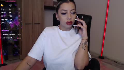 Snapshot of nicole___19 chatting on 11-26-25, 07:15 Nico online show from 11-26-25, 07:15