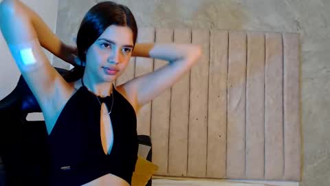 Snapshot of nicole_and_thiago chatting on 02-14-25, 01:45 nicole_and_thiago online show from 02-14-25, 01:45