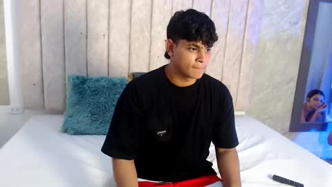 Snapshot of nicole_and_thiago chatting on 03-08-25, 08:57 nicole_and_thiago online show from 03-08-25, 08:57