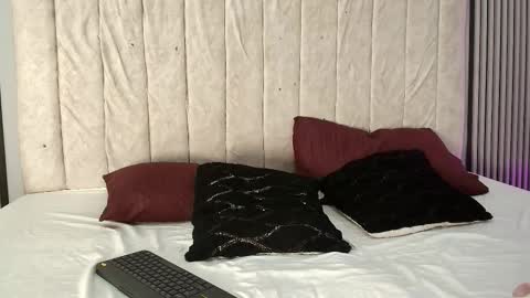 Snapshot of nicole_and_thiago chatting on 09-21-25, 08:21 nicole_and_thiago online show from 09-21-25, 08:21