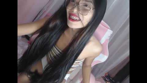 Snapshot of nicole_ashley69 chatting on 01-06-26, 12:42 nicole_ashley69 online show from 01-06-26, 12:42
