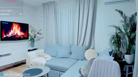 Nicole online show from 11-16-25, 08:47