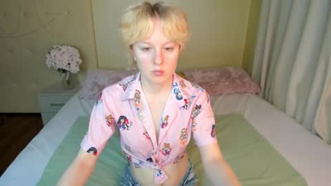 nicole_hiness online show from 03-01-25, 08:23