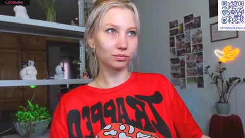 Snapshot of nicole_matt chatting on 07-23-26, 02:31 Nicole online show from 07-23-26, 02:31