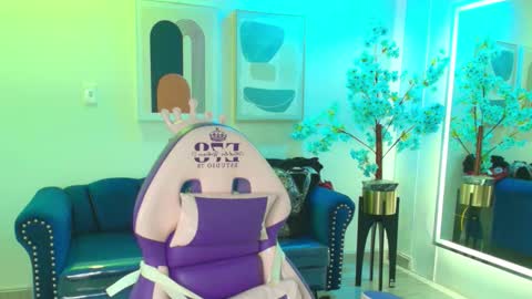 Snapshot of nicole_sounders chatting on 01-14-26, 12:00 Nicolle online show from 01-14-26, 12:00