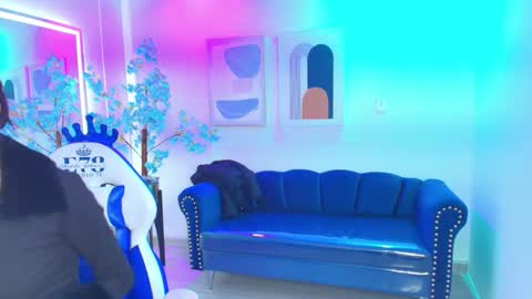 Snapshot of nicole_sounders chatting on 01-16-26, 11:03 Nicolle online show from 01-16-26, 11:03