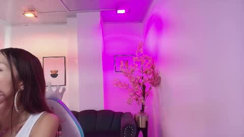 Snapshot of nicole_sounders chatting on 02-07-26, 11:47 Nicolle online show from 02-07-26, 11:47