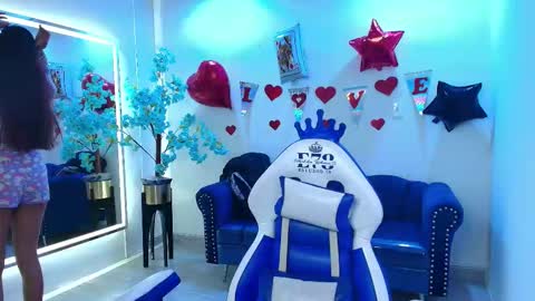 Snapshot of nicole_sounders chatting on 02-25-26, 11:31 Nicolle online show from 02-25-26, 11:31