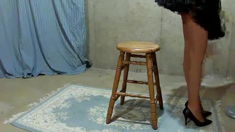 Snapshot of nicole_t chatting on 09-23-25, 12:35 Nicole T online show from 09-23-25, 12:35