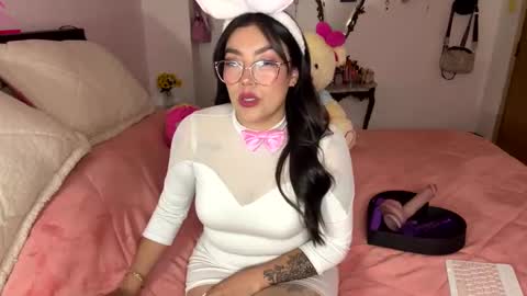 Nicole online show from 10-20-25, 04:24