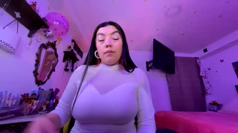 Snapshot of nicole_wc chatting on 06-16-26, 05:37 Nicole online show from 06-16-26, 05:37