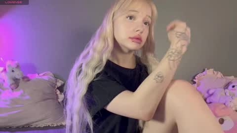 Mary online show from 04-12-26, 12:37