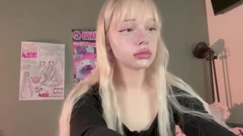 Snapshot of nicole_yo chatting on 06-12-26, 06:34 Mary online show from 06-12-26, 06:34