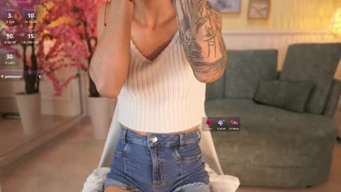 Nicole Crawft online show from 11-07-25, 07:14