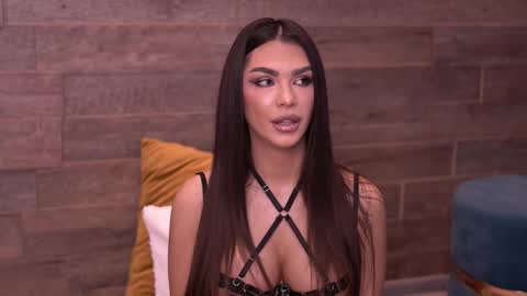 Nicole online show from 10-15-25, 07:41