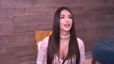 Nicole online show from 10-18-25, 07:53